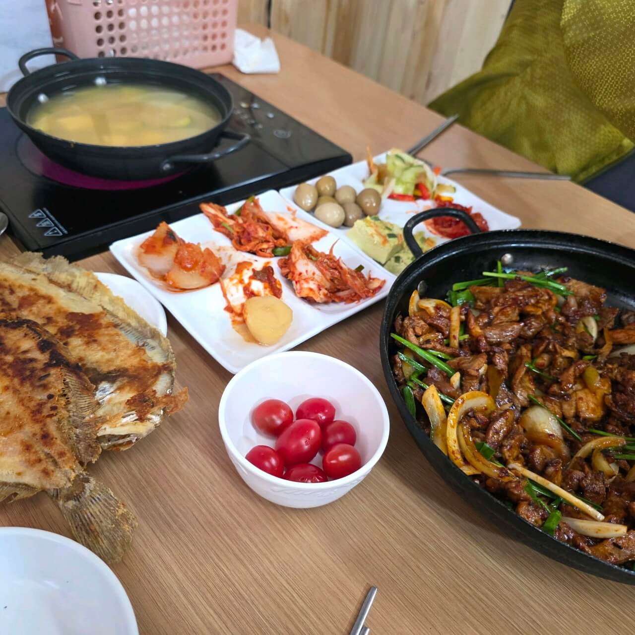 생방송투데이 돼지불백 만원의행복 갓성비밥상 식당 위치 예약방법