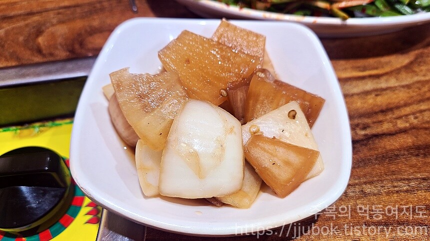 황소고집-돌곱창-밑반찬-양파절임