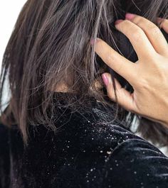 집에서 머리 비듬 없애는 간단한 방법 가려움증 원인&amp;#44; 두피 스케일링하기