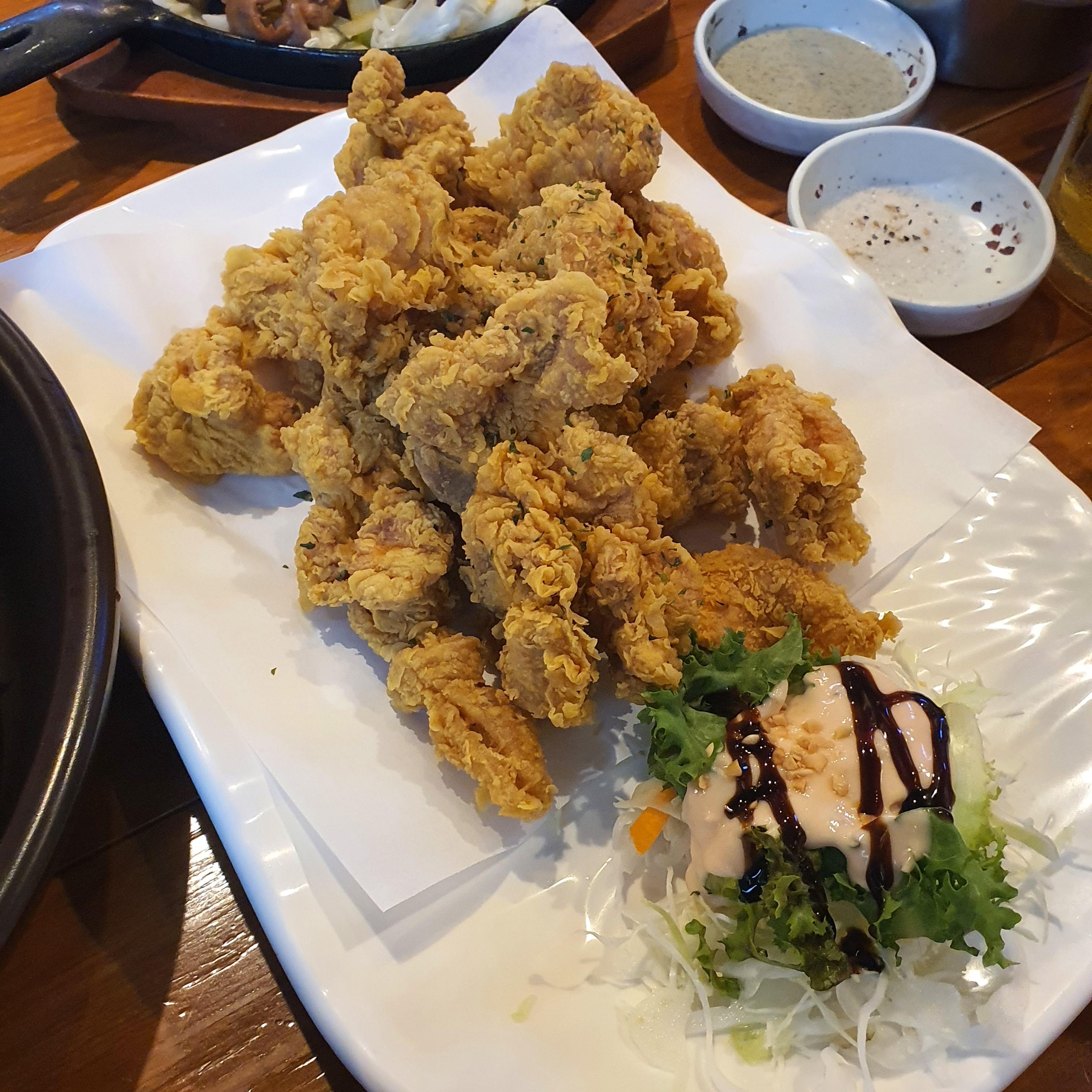 샐러드와-후라이드-치킨