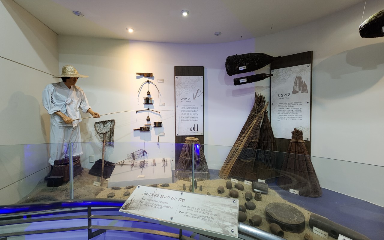 옛날 낚시도구 및 방법