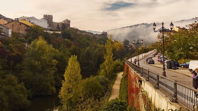 스페인 중세 역사의 보물 폰페라다와 코르나텔 성