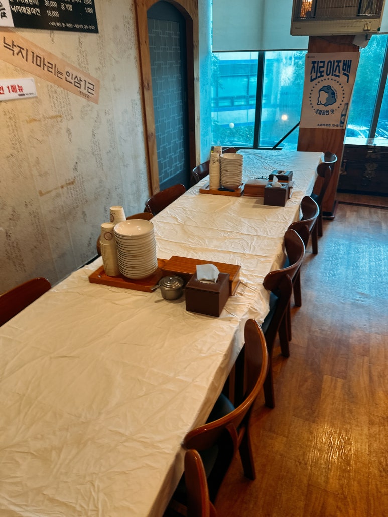 419탑카페거리 식당 내부 인테리어 사진