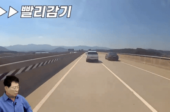 지난달 말 전남 남원 춘향휴게소 인근 고속도로에서 자율주행을 켠 상태로 수면과 함께 위험한 운전을 이어가던 한 싼타페 차량이 포착됐다. 당시 상황을 담은 지난 6일과 16일자 유튜브 채널 '한문철TV' 영상. [영상=한문철TV]