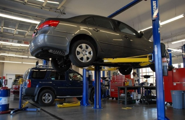 자동차 정비소 사진