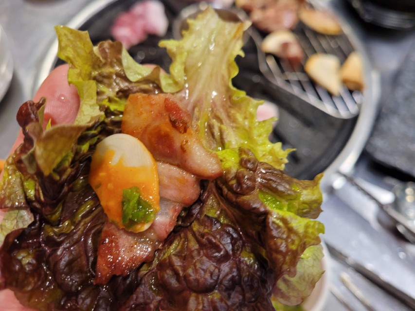 교문뒷고기 쌈으로 먹는 꼬들살