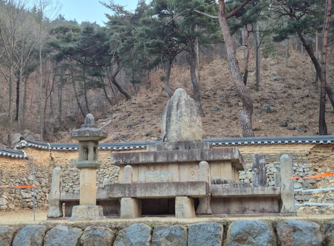 대구 용연사 : 부처님 진신사리를 품은 천년고찰과 적멸보궁 비슬산 자락에 깃든 천년 고찰의 역사와 수행 공간