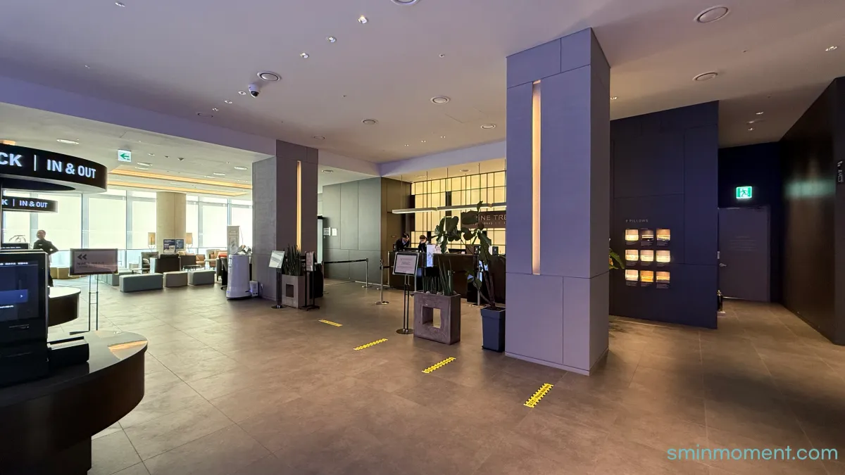 나인트리-바이-파르나스-판교-서울-로비-데스크