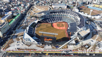 한화생명볼파크 낙하 사고,한화생명볼파크, 간판낙하사고, 계룡건설, 야구장안전사고, NC파크사고, 한화이글스, 볼트탈락, 부실시공, 인피니티풀, 야구장안전관리, 관중안전, 구조물점검, 안전시스템, 야구장건설, 프로야구안전