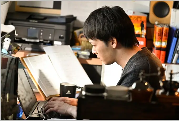 글을-쓰고있는-타로