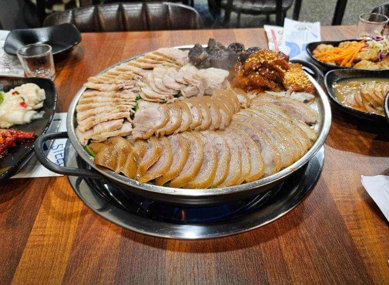 생생정보통 생활의 발견 족발 4종 보쌈 고기 4종 무제한 1인 16900원