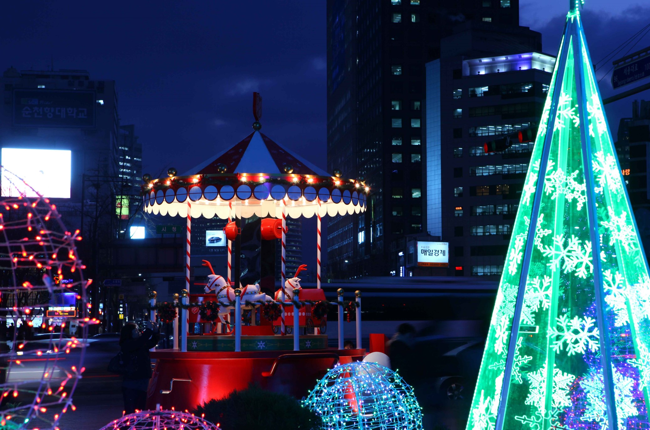서울광장의-크리스마스-야경