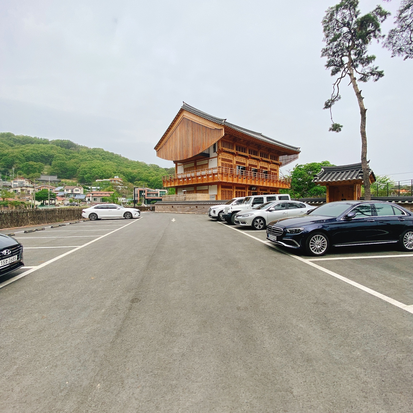 충북 청주 부모산 주봉마을 주봉저수지 한옥 북카페 인문아카이브양림 후마니타스