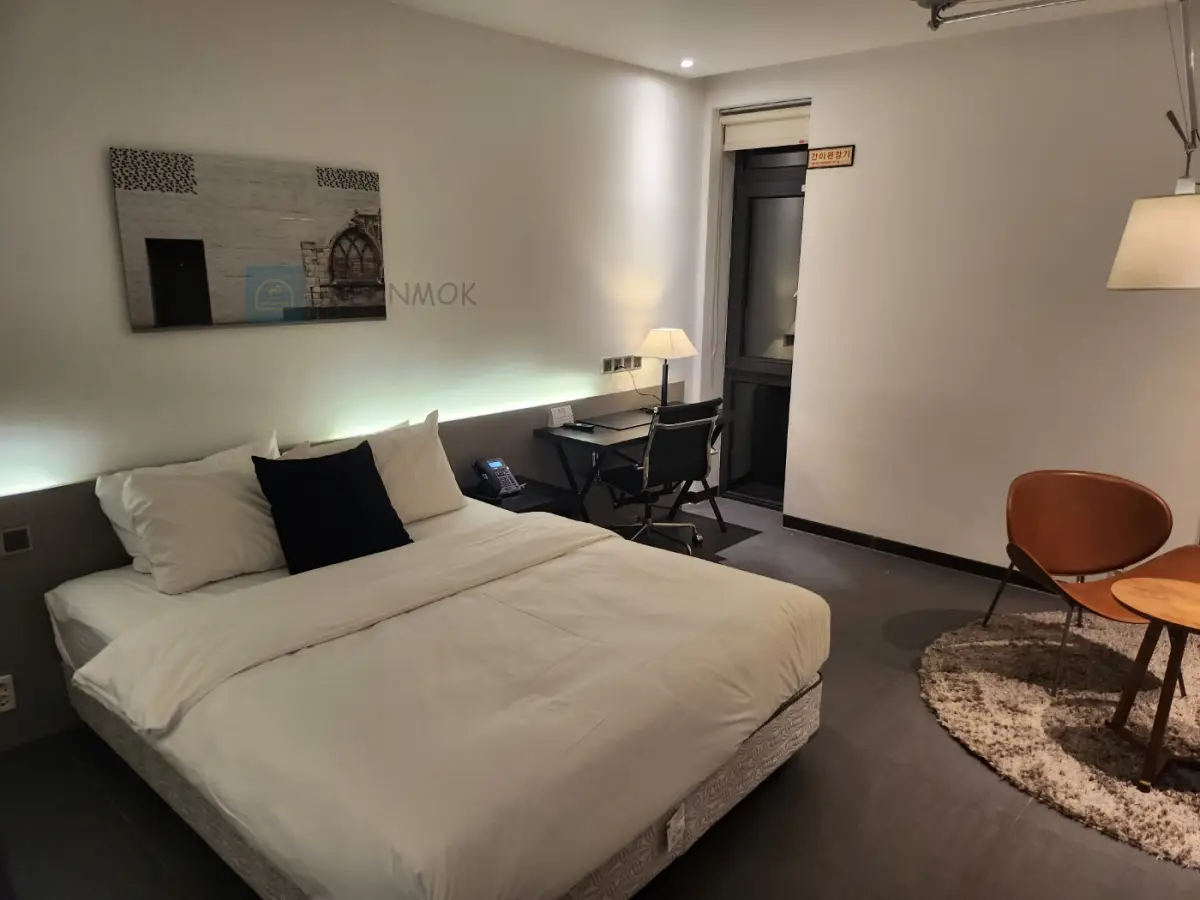 더-클래식-바이원-호텔-디럭스-더블-객실