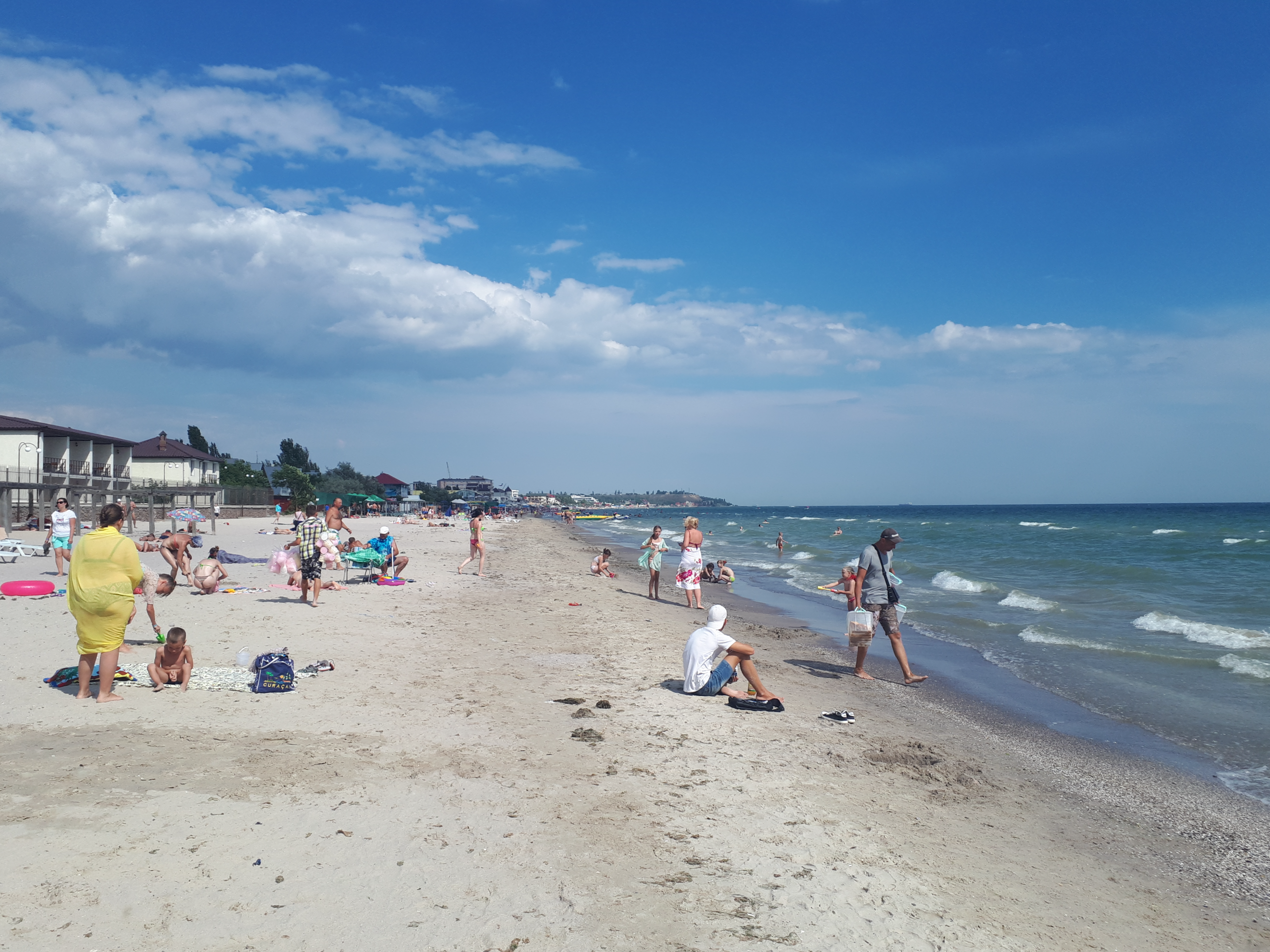 우크라이나 코블레보 해변의 사람들