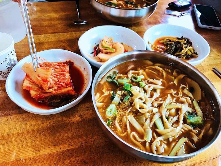 택시맛객들의 수다 정선 된장 칼국수 장칼국수 맛집 설국 겨울 핫플 감자전 맛있는 만항재쉼터 & 화암동굴 여행 가볼만한 곳 추천