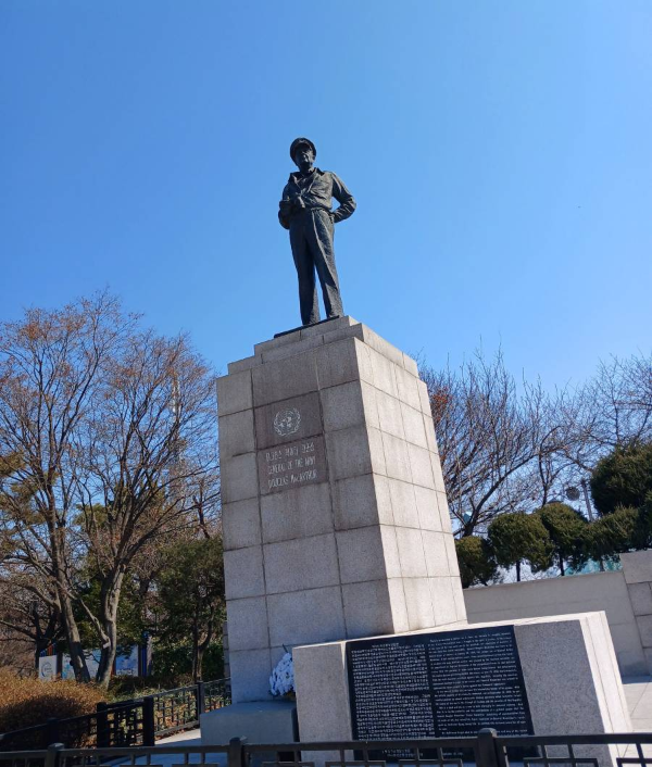 자유공원 맥아더 동상