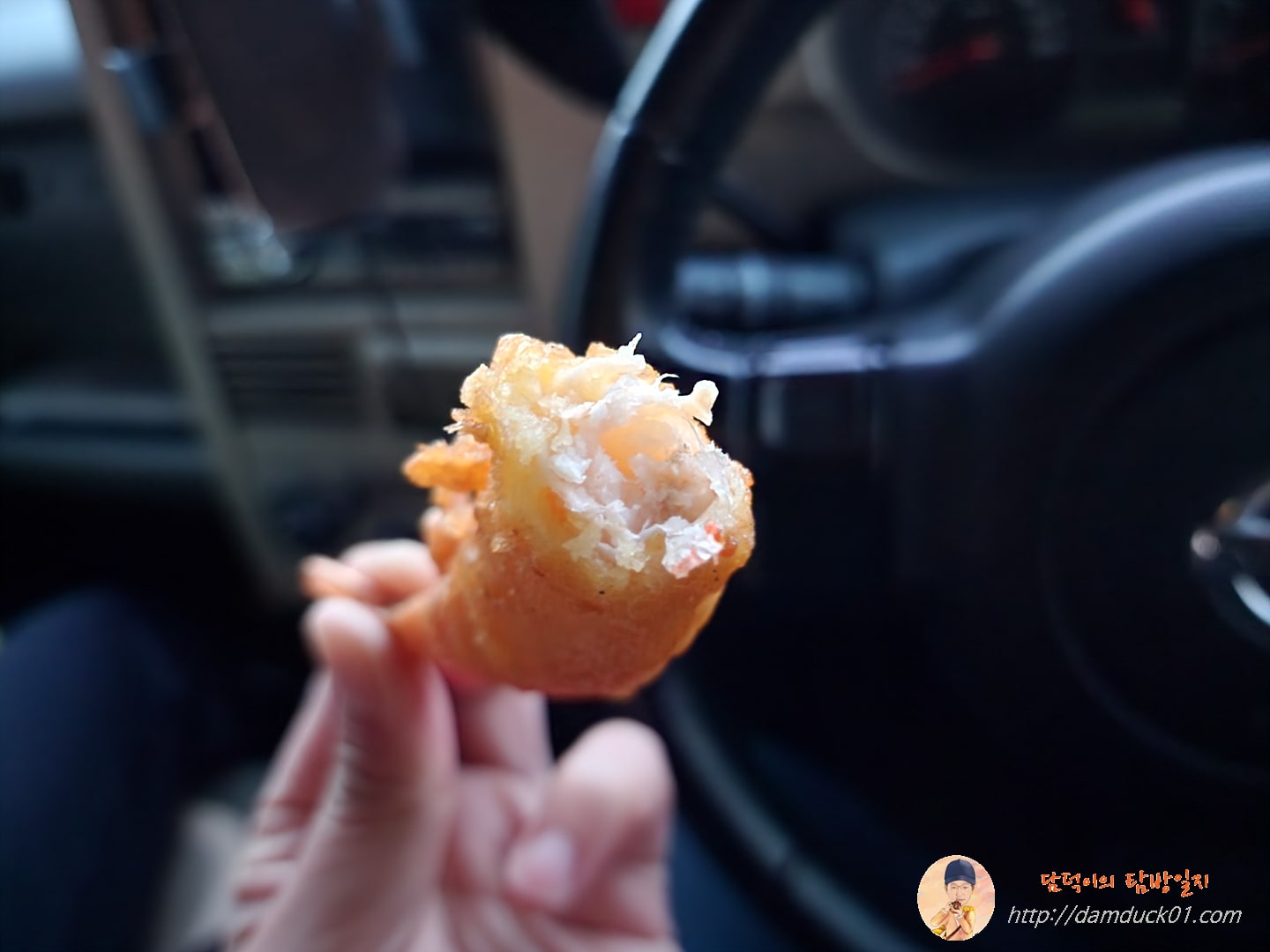 껍질 있는 새우 튀김 속