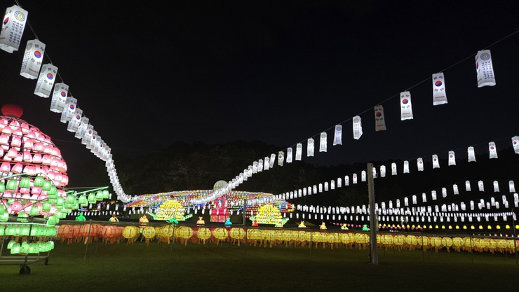 동대사 연등축제 모습(언덕을 바라보는 모습)