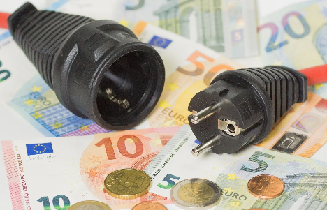 전기 플러그와 멀티탭 사진