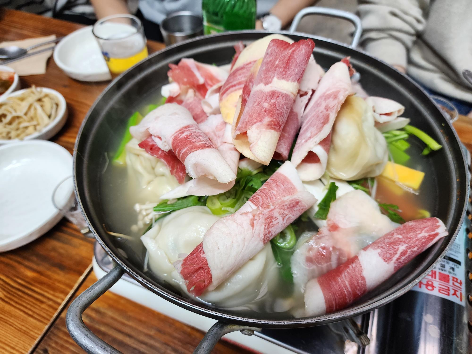 만두 전골 중