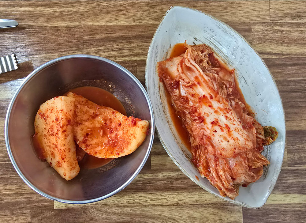 기본 반찬 김치 깍두기