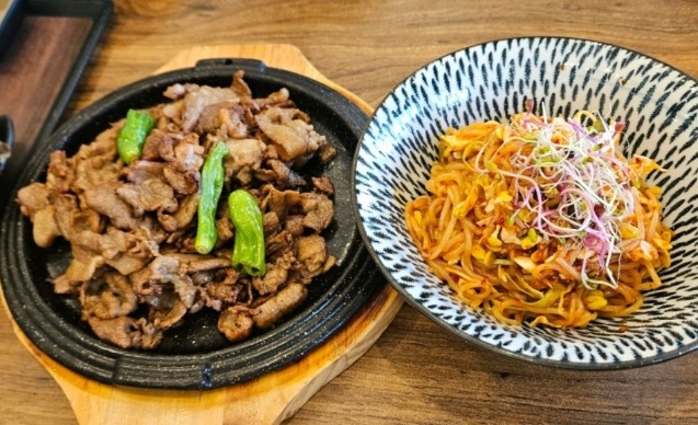 백반기행-파주-쌈쫄면-