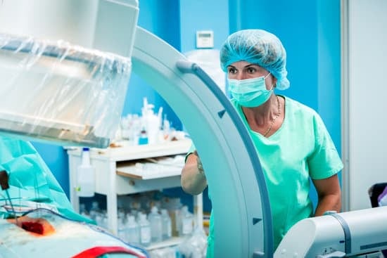 투시 장비(Fluoroscope) – 의료 영상의 핵심 장비