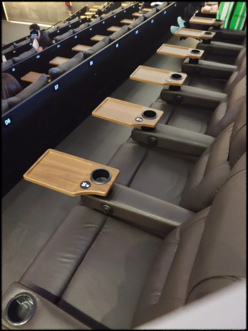 CGV-용산&amp;#44;-세계-최초-4면-상영-스크린-X관&amp;#44;-뜻밖의-순간 /-편안한-리클라이너석