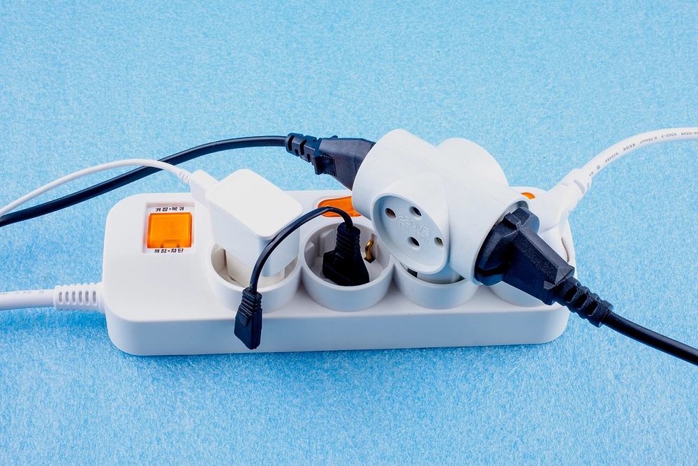 자취방 멀티탭 정리 방법, 전선이 지저분해 보이지 않게 관리하는 법