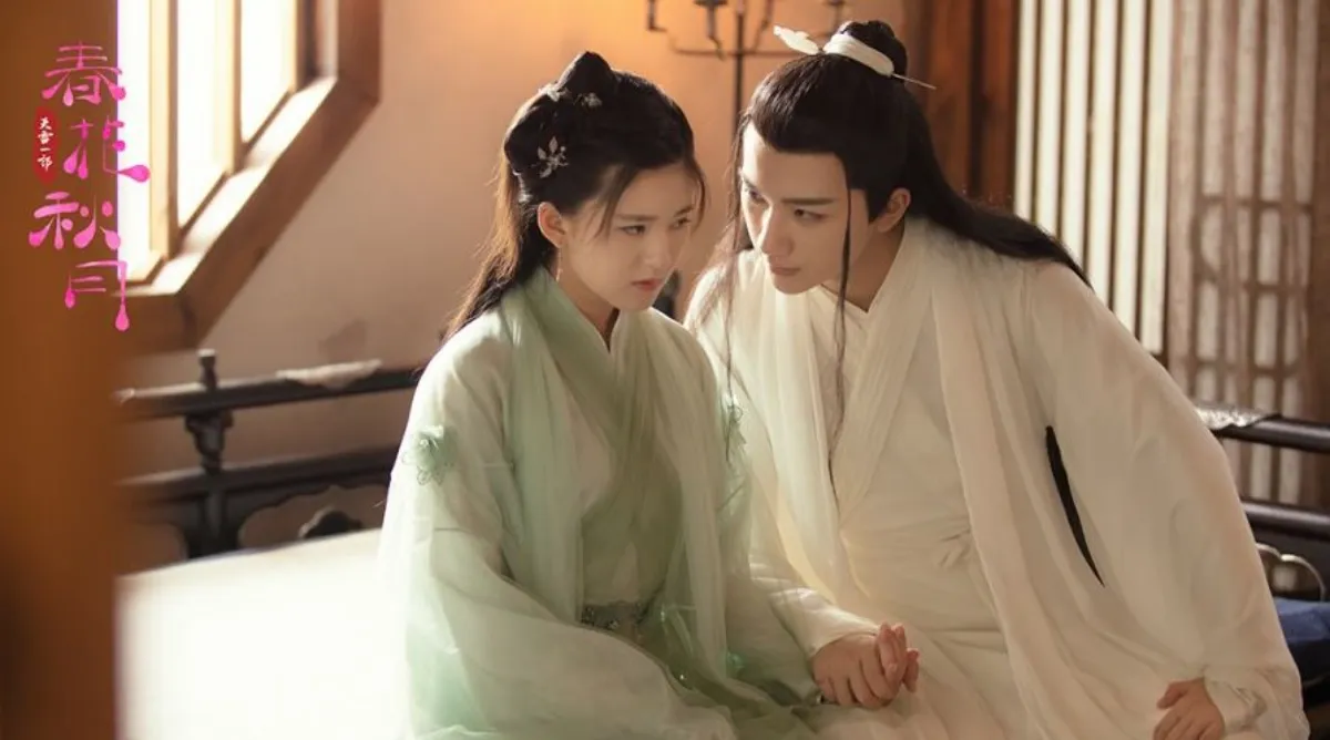 손을-잡은채-춘화를-가깝게다가가-쳐다보는-추월