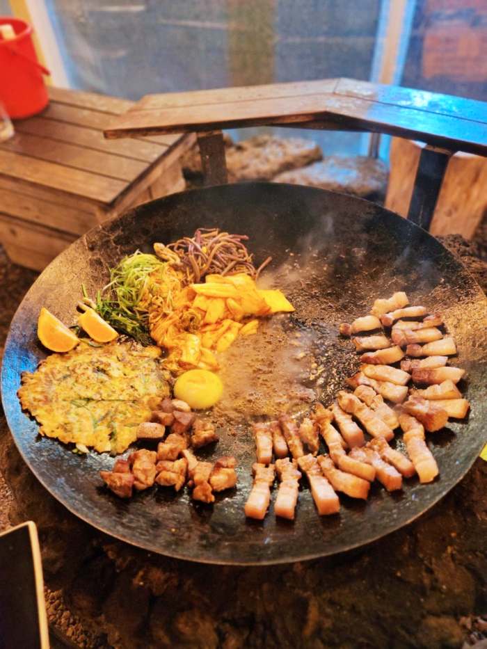 생방송 오늘저녁 한라산 뷰 캠핑장 서귀포 솥뚜껑 제주 흑돼지 바베큐 맛집