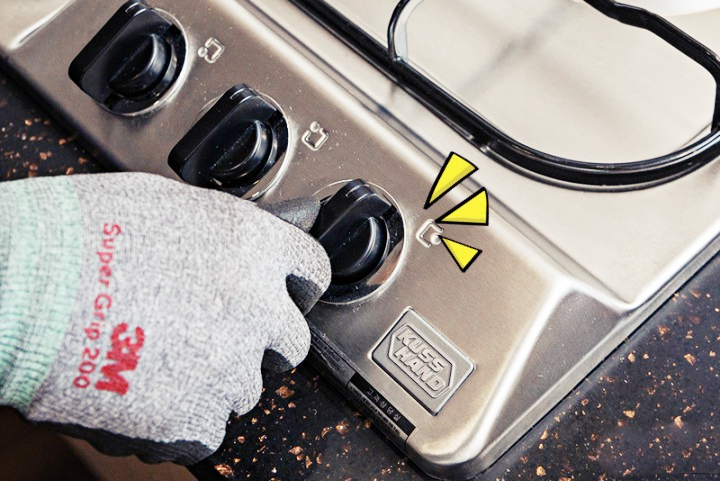 가스레인지-점화하는-모습