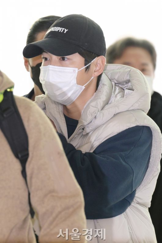 송중기공항패션