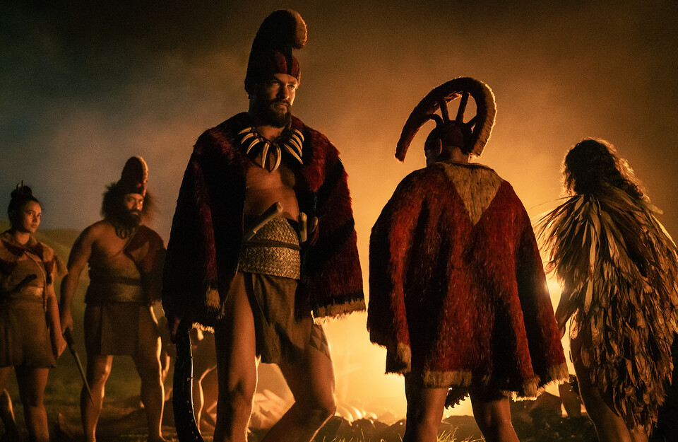 위대한 전사 (Chief of War) 중의 제이슨모모아 의 사진 이미지