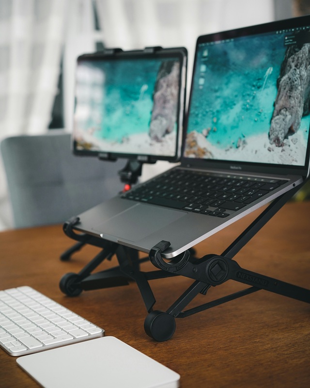 원격 근무와 여행을 결합한 중년층을 위한 재정 관리 전략