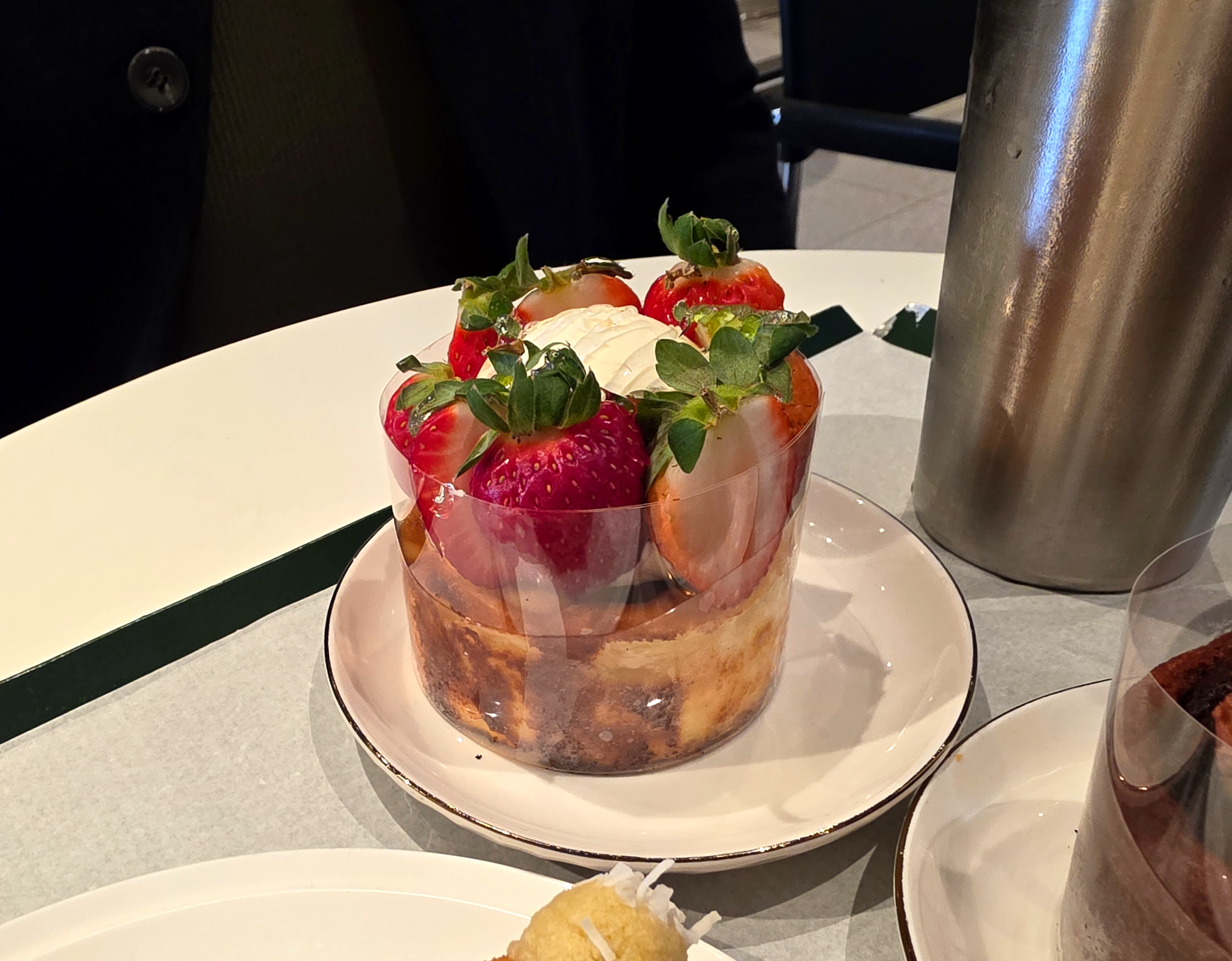 강남역퍼스트커피랩딸기바닐라빈바스크