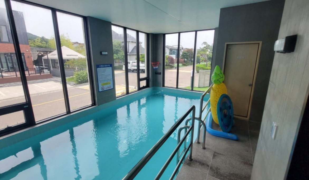 천둥소리 수영장