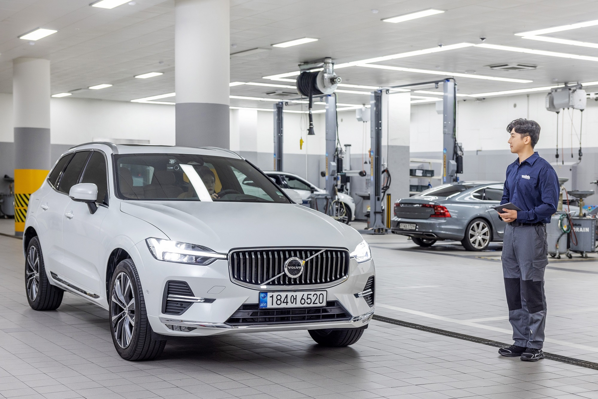 볼보자동차 XC90 고객이 볼보 공식 서비스센터를 방문해 서비스 받는다