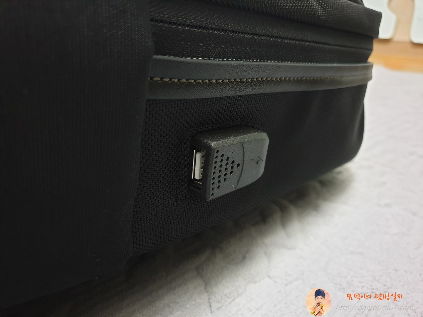 Samsonite Red BLUNTES USB 포트