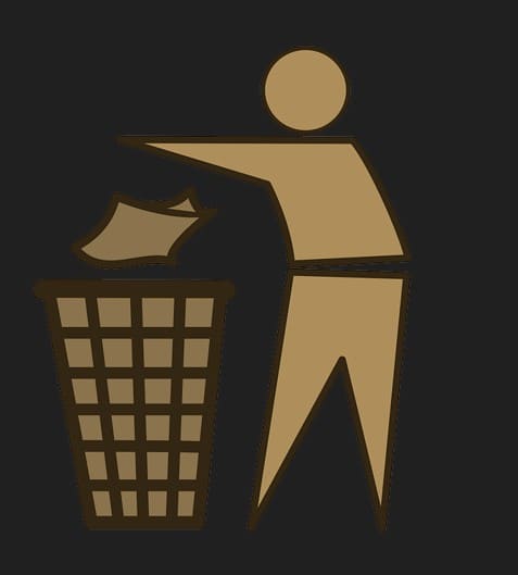 종이분리수거하는모습