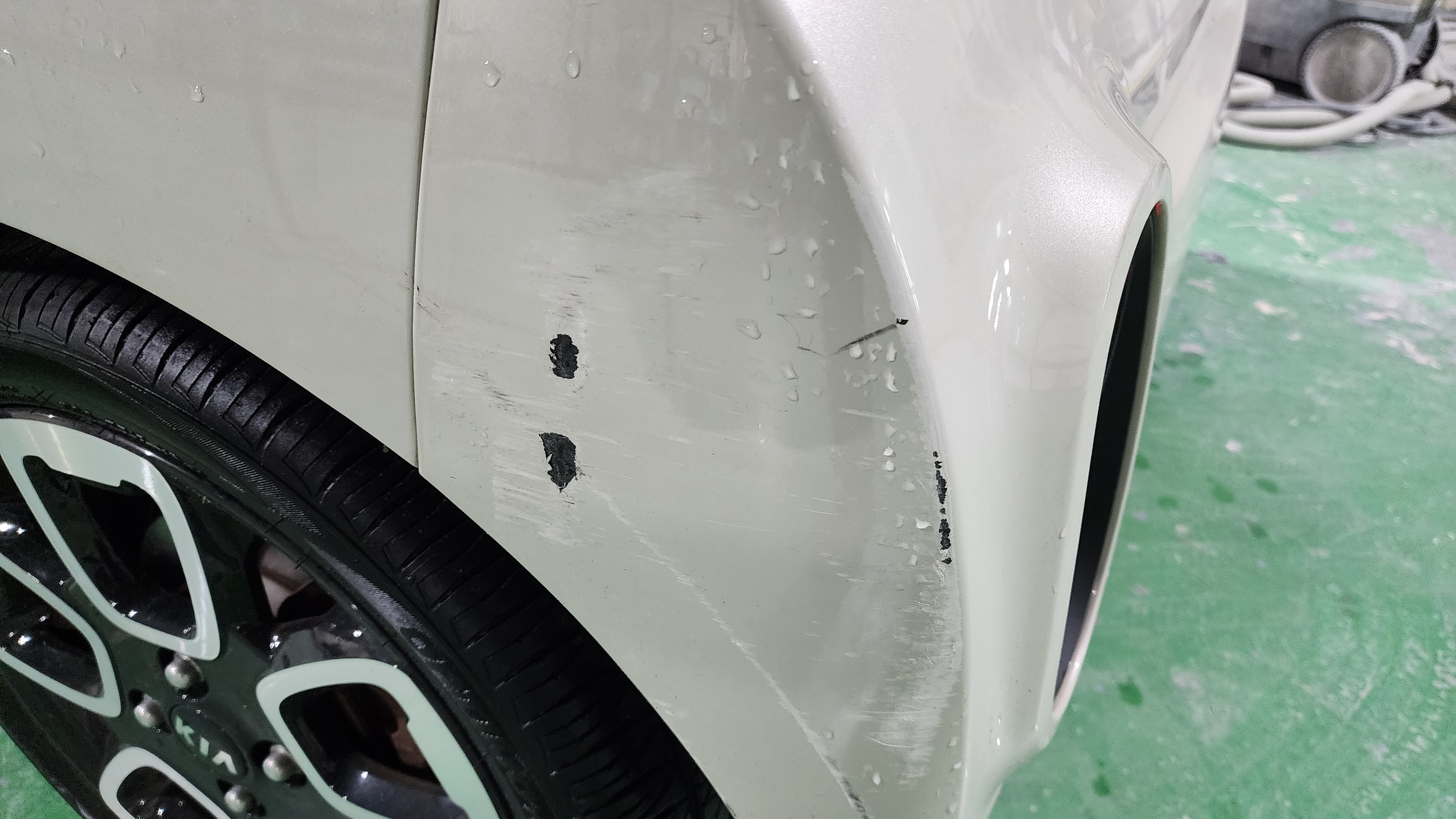 좀 더 가까이서 찍은 모습