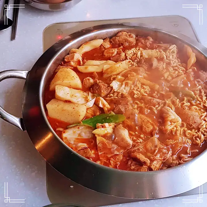 토요일은 밥이좋아 군포 산본 닭볶음탕 맛집 투움바 로제 차돌 닭도리탕 곱도리탕 닭떡볶이 게살볶음밥 현지인 추천 토밥 좋아 방송정보