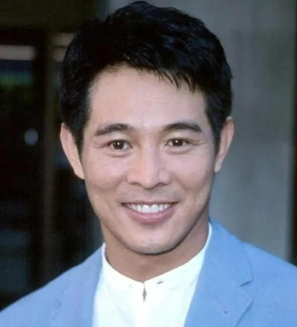 이연결의 정면 사진