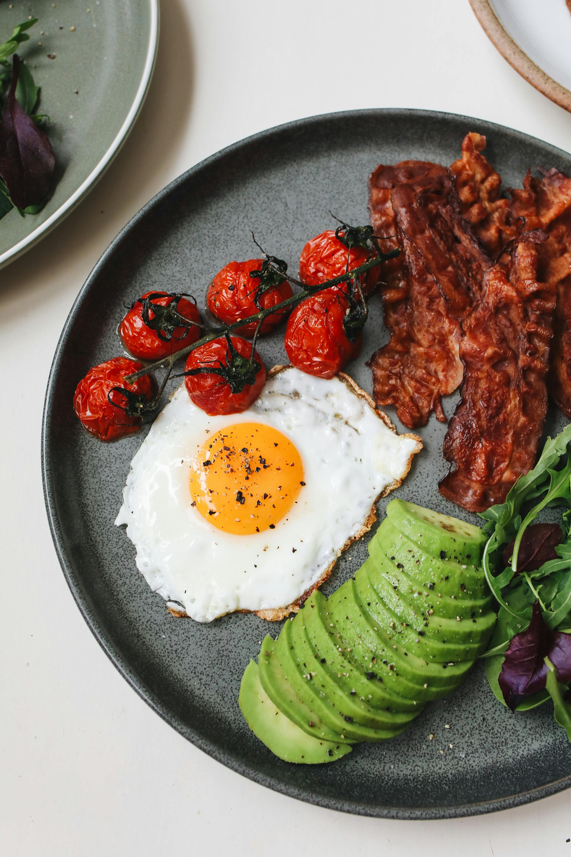 건강한 아침 식사 레시피 (단백질, 저탄수화물, 비건 옵션)