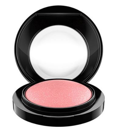 겨울의 화려함을 뽐내는 겨울 화장메이크업 하는 방법