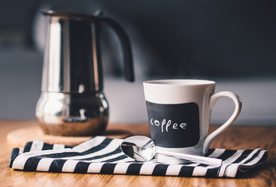 커피집이 품은 초안들: 동네 카페가 창작·관계의 거점이 되는 조건 탐구