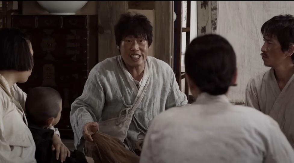 [무료영화 다시보기] 코미디 6.25전쟁영화 적과의 동침 &amp;#124; 김주혁&amp;#44; 정려원&amp;#44; 유해진&amp;#44; 양정아&amp;#44; 이다윗 출연