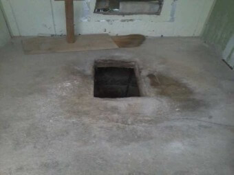 미장이-고르게-되어있는-세면으로된-재래식-화장실