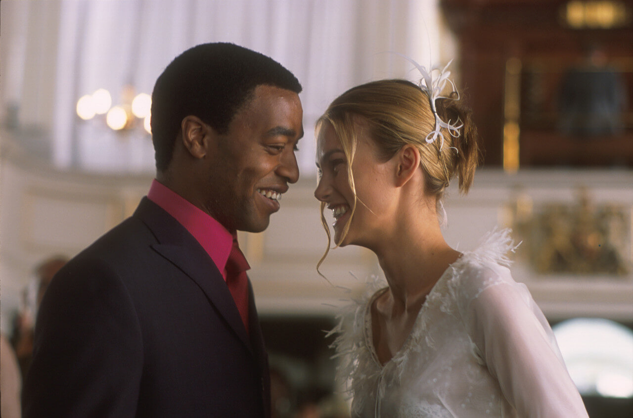 결혼식의 행복한 신부와 신랑